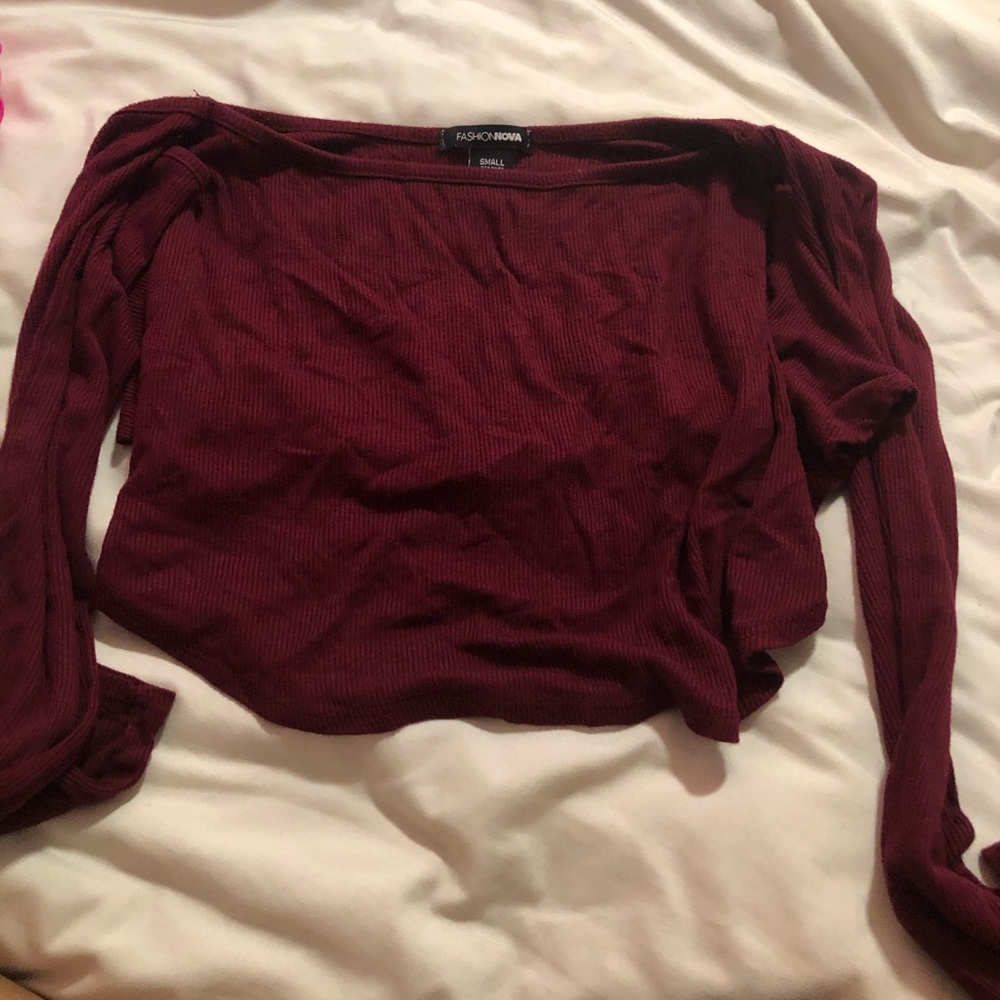 Burgundy crop top with sleeves